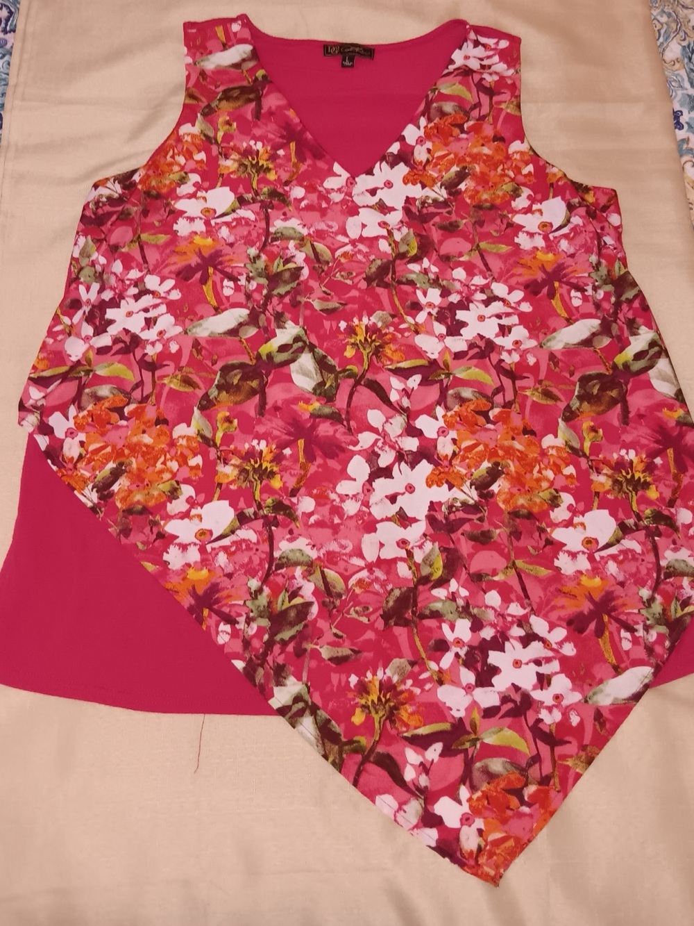 DG2 by Diane Gilman Hot Pink Floral V-Neck Asymmetrical Tank